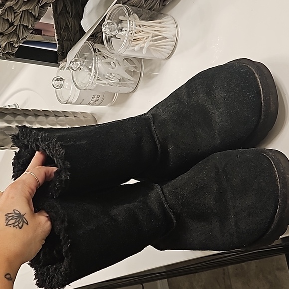 Black bow Uggs - Picture 2 of 5
